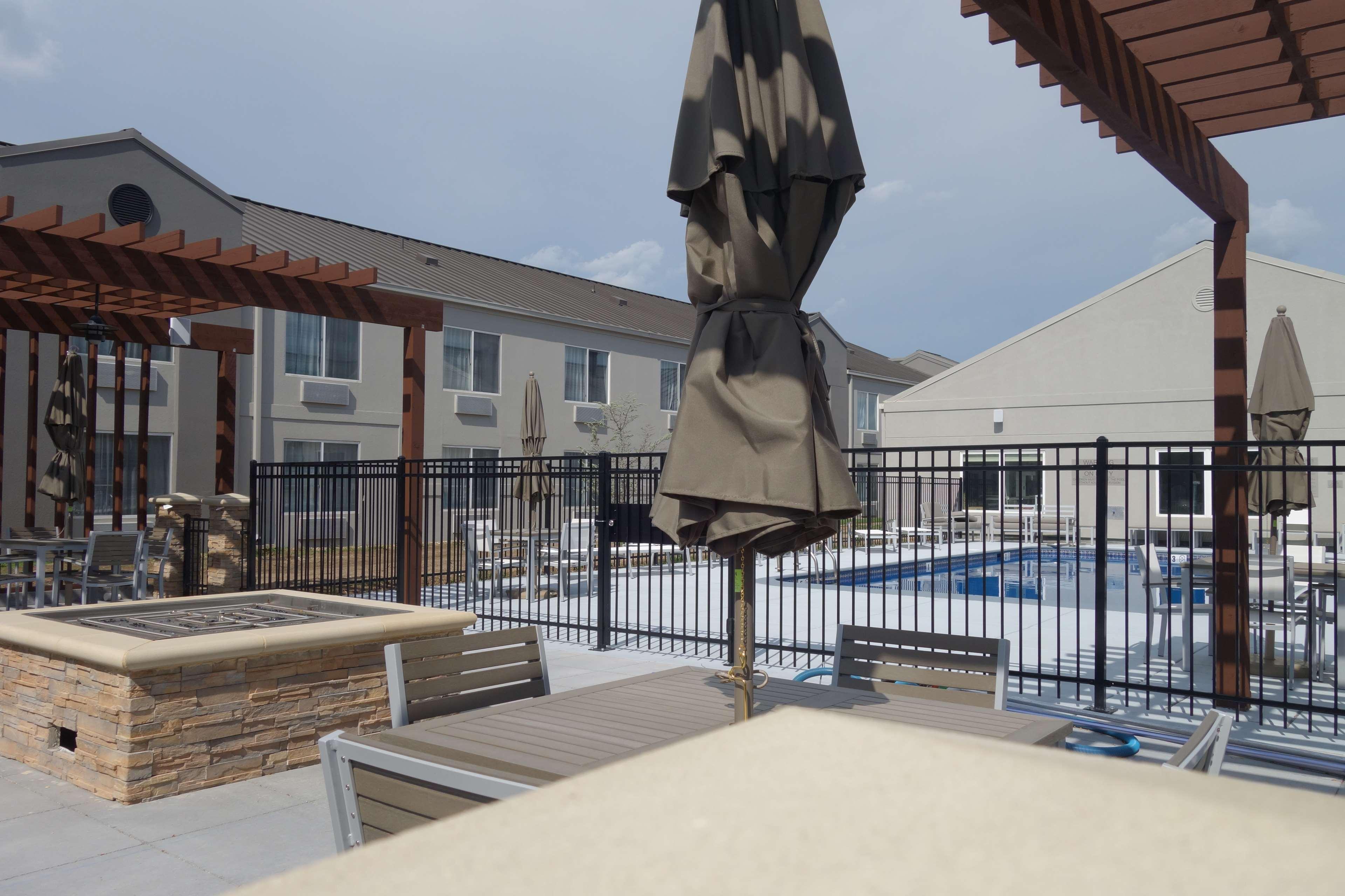 Country Inn & Suites By Radisson, Wichita East, Ks Dış mekan fotoğraf