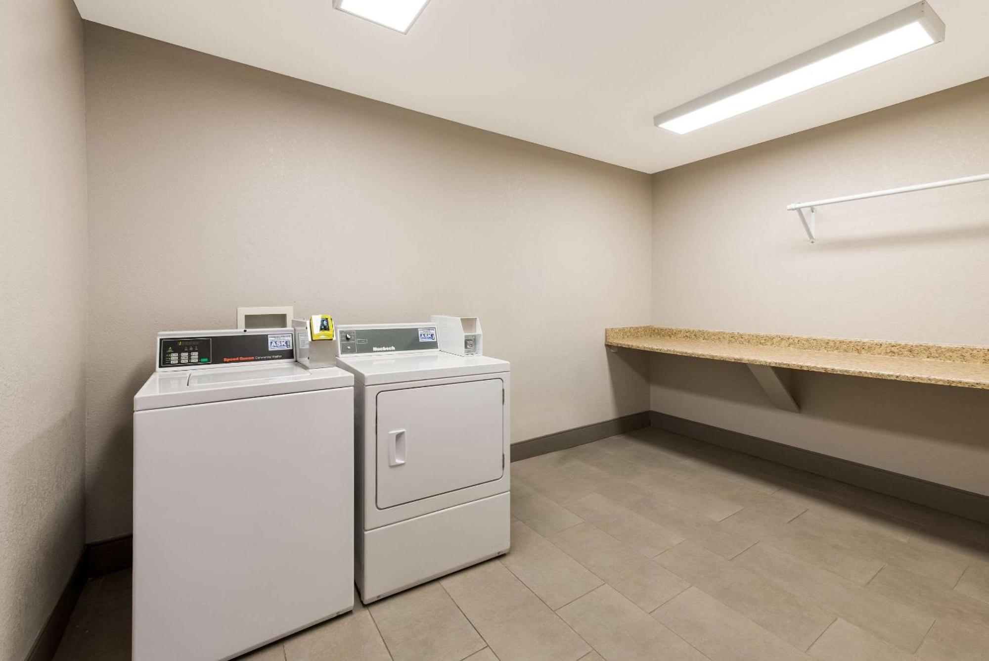 Country Inn & Suites By Radisson, Wichita East, Ks Dış mekan fotoğraf