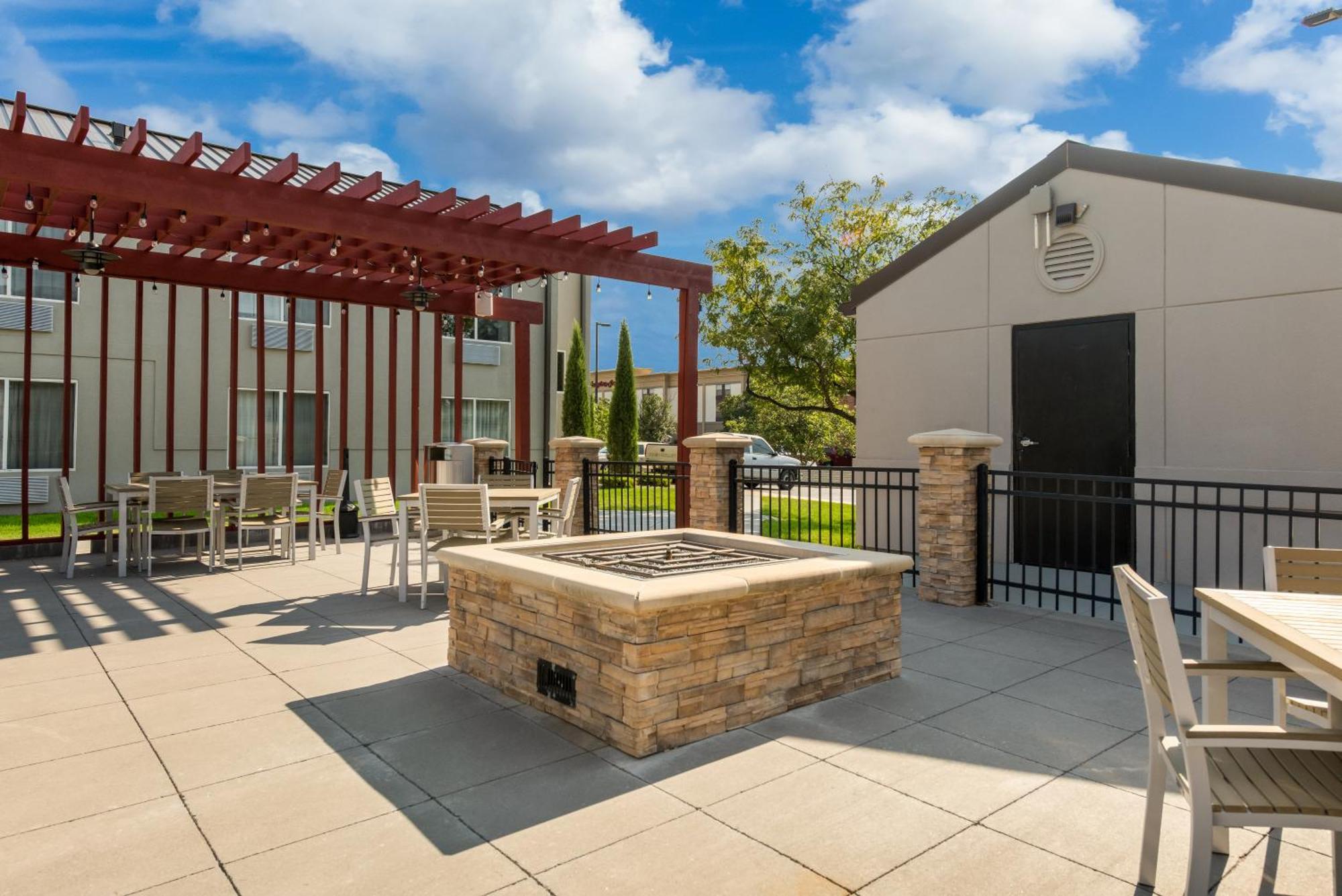 Country Inn & Suites By Radisson, Wichita East, Ks Dış mekan fotoğraf